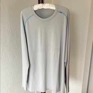 Men’s Lululemon long sleeve performance top.
